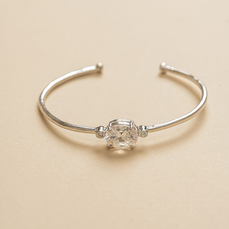 Lumi?re Solitaire Cuff